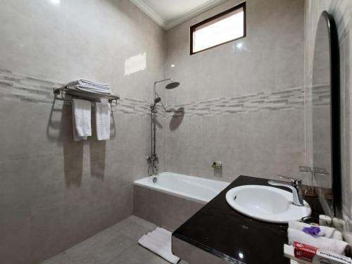 Koupelna v ubytování Wisata Bintang Hotel