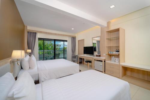 Postel nebo postele na pokoji v ubytování Aonang Buri Resort