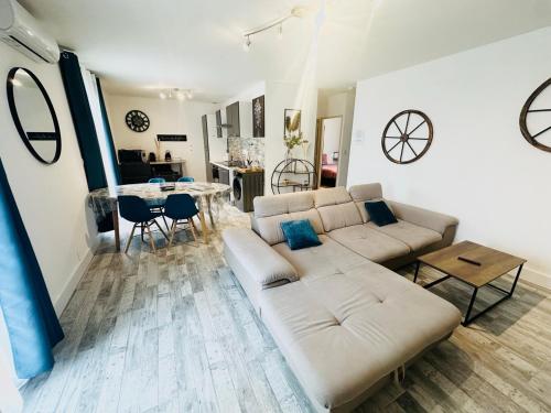 Ruang duduk di Les Appartements du Mas - EMERAUDE