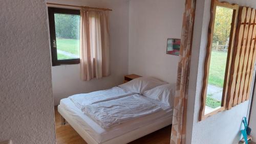 Postel nebo postele na pokoji v ubytování Gästehaus Bergwald