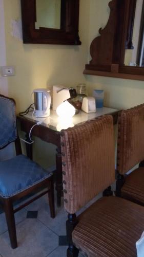 a room with a table with chairs and a telephone at Villa Fiorita in Monfalcone