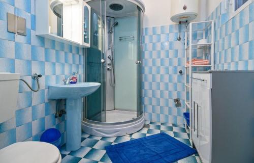 Ένα μπάνιο στο Apartments Modri Dragulj