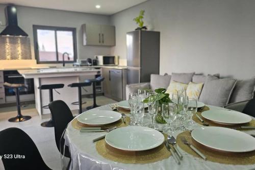 2 mins walk beachfront Seaview apartment