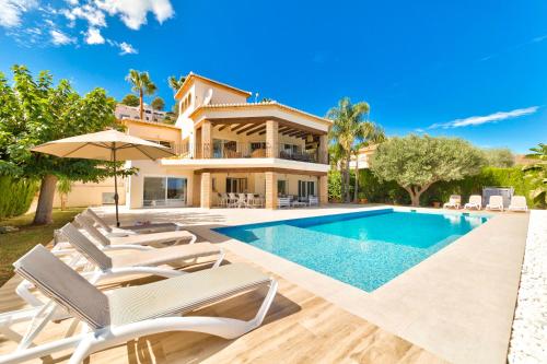 Villa Hibiscus - A modern villa for 10 guests