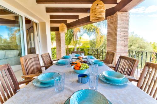 Villa Hibiscus - A modern villa for 10 guests