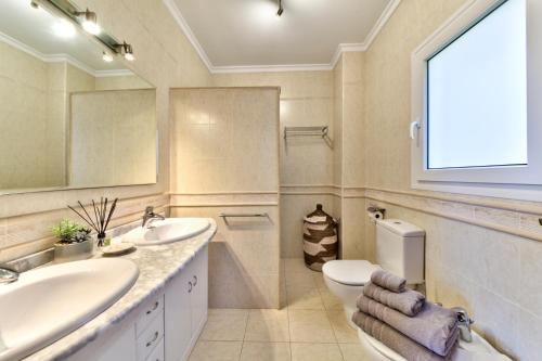 Villa Hibiscus - A modern villa for 10 guests
