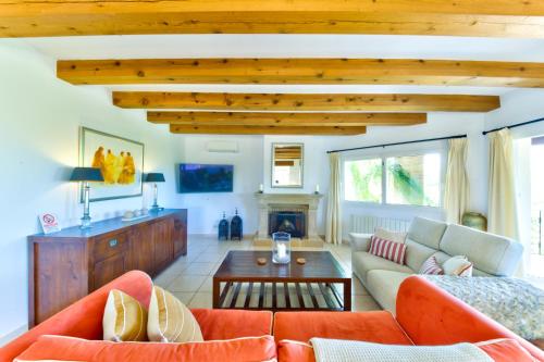 Villa Hibiscus - A modern villa for 10 guests