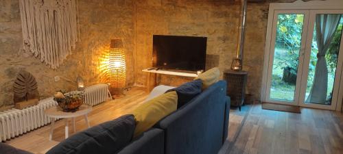 Gîte Ô Natureにあるテレビまたはエンターテインメントセンター