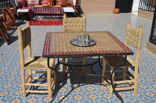 Restaurace v ubytování Riad Benrahal