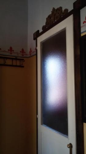 a door with a window in a room at Villa Fiorita in Monfalcone