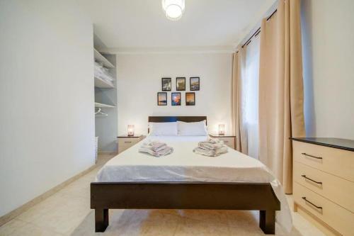 a bedroom with a bed with two pillows on it at Spacious Apartment in St'Julians by SF HOMES in Tal-Għoqod