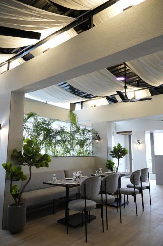 a dining room with a table and chairs and a window at SIVANTA by BOMBAY GROUP OF HOTELS NAGPUR in Nagpur