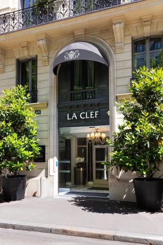 Η πρόσοψη ή η είσοδος του La Clef Tour Eiffel Paris by The Crest Collection