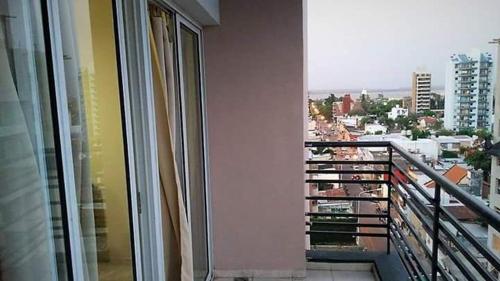 Μπαλκόνι ή βεράντα στο Nuez de la Isla "Centro Apart" en MICROCENTRO Depto con un dormitorio