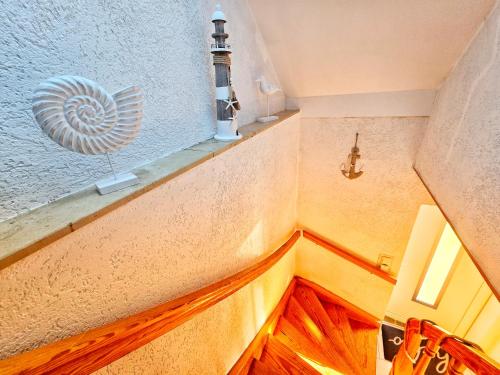 a room with a shelf with a lighthouse on it at Ferienwohnungen Lindenhof in Falkenberg