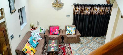 Posezení v ubytování Om Paramhans Luxury Homestay