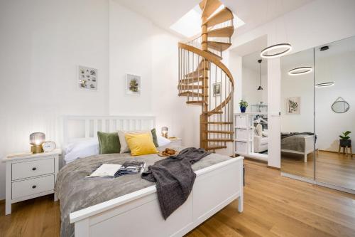 Prague Days - Loft Studio with Terrace in Karlín