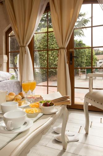 a table with food and drinks on top of it at Hotel Casablanca Spa & Wine in Casablanca