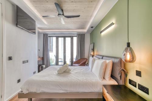 a bedroom with a bed and a ceiling fan at The Bear and Ween in St Julian's