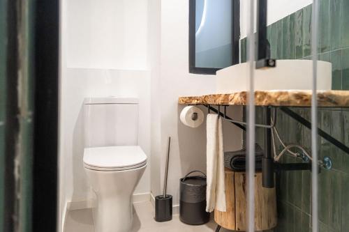a bathroom with a white toilet and a mirror at The Bear and Ween in St Julian's