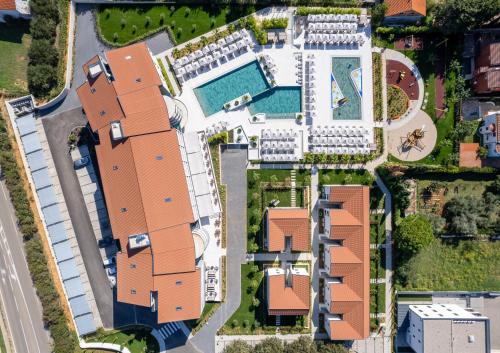 an overhead view of a building with a pool at Molum Hotel & Residences in Sveti Filip i Jakov