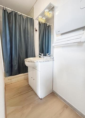 Koupelna v ubytování 102-T2 cosy 2 pers Lumineux Wifi & Parking