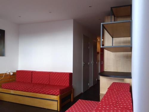 a red bench in a room with red seats at Studio confortable pour 4 personnes à Arc 1600, proche des pistes - FR-1-411-396 in Arc 1600