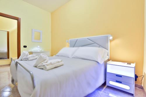 GuestHost - Casazzurra - Your place next to Port & Castel Nuovo