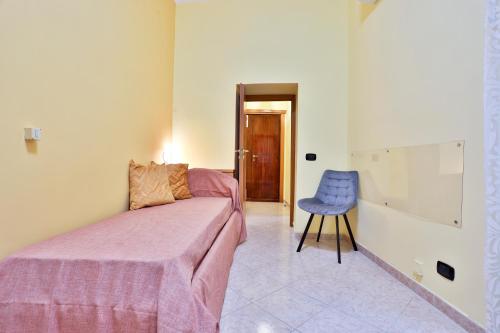 GuestHost - Casazzurra - Your place next to Port & Castel Nuovo