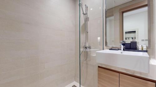 Ένα μπάνιο στο Azizi Riviera 9 - Bright Studio in Meydan