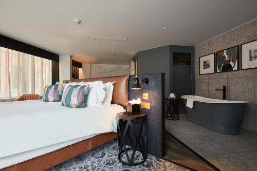 voco Manchester - City Centre, an IHG Hotel Image