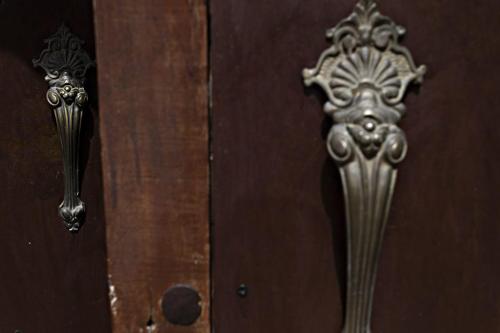 a wooden door with a metal door knocker on it at Casa Rural Gite El Tossal in Collfred