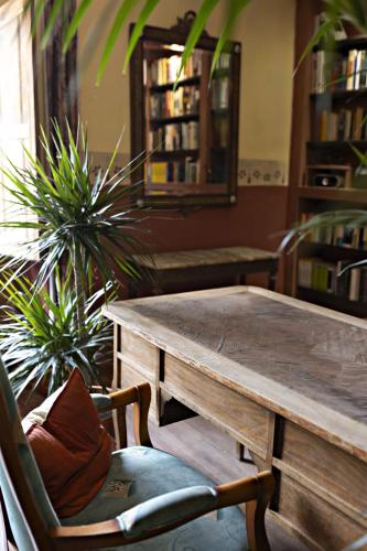 a wooden table and a chair with two plants at Casa Rural Gite El Tossal in Collfred