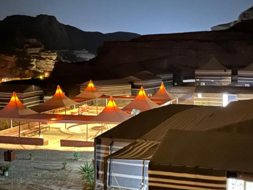 Foto dalla galleria di Desert Island Camp a Wadi Rum