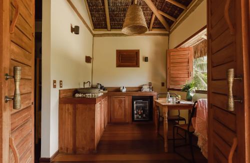 Filha Da Lua Ecolodgeにあるキッチンまたは簡易キッチン