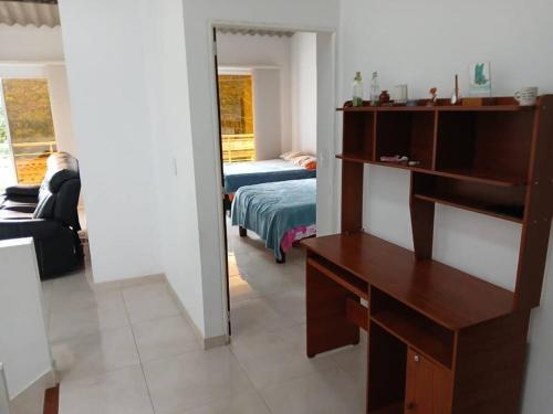 a room with a bedroom with a bed and a desk at Espectacular Casa en Barbosa Santander in Barbosa