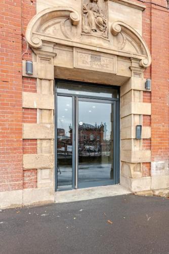 Foto Luxury 2-Bedroom Penthouse with Stunning Views and Parking - Leeds City Centre 6