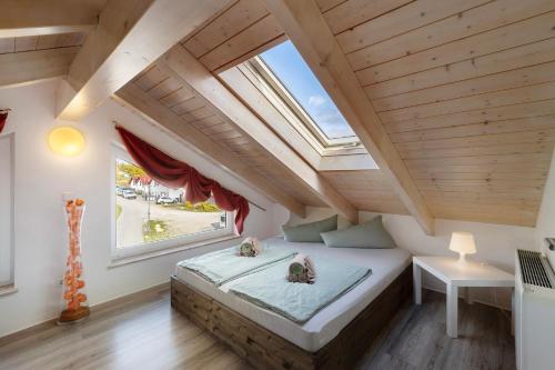 a bedroom with a bed and a window at Fewo Seeschwalbe - Marina Mücheln in Mücheln
