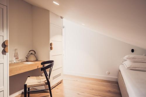 Ένα ή περισσότερα κρεβάτια σε δωμάτιο στο Hôtel INDARRA & SPA - Piscine
