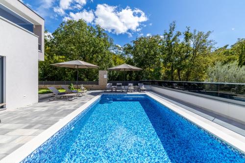 Kolam renang di atau dekat dengan Luxury Villa Oriolus, heated pool, sauna, Split