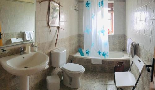 Ένα μπάνιο στο Charming Room in Villa with pool, Gozo-TripInnGozo
