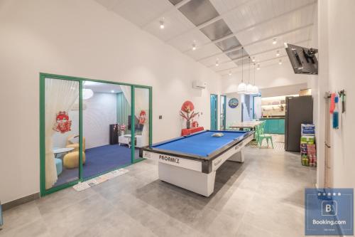 a billiard room with a pool table in it at Kim Villa 45 - Cách Bãi Tắm 100 Met - Full Máy Lạnh Các Phòng - Bida - Phòng Karaoke - Siêu Gần Biển in Vung Tau