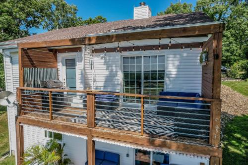 Un balcón o terraza en Amazing Views, 3 Patios, Game Room, Modern Update