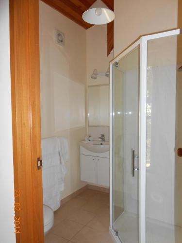 Kylpyhuone majoituspaikassa Antares Homestay