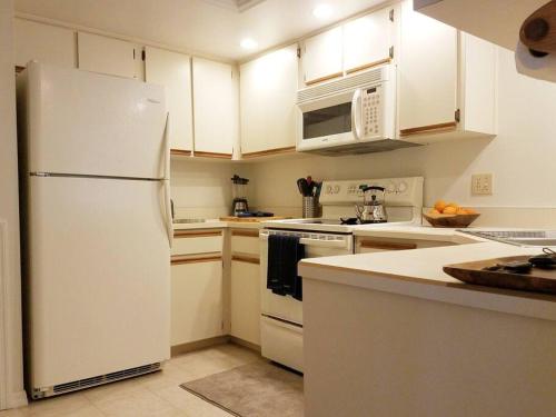 Η κουζίνα ή μικρή κουζίνα στο Lexi's Beach Loft
