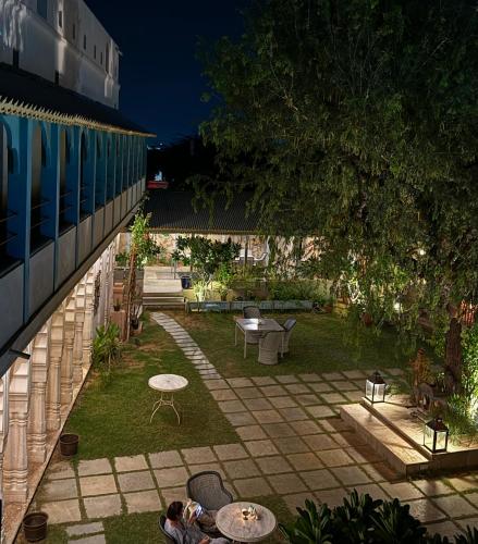 an overhead view of a courtyard in a building at Mandawa Kothi in Mandāwa