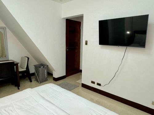 TV a/nebo společenská místnost v ubytování Serena Rooms