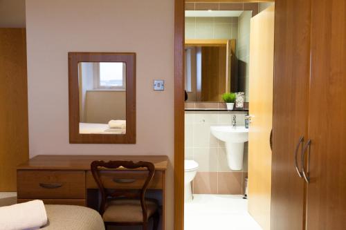 Bilik mandi di Weekly & Monthly stays in Penthouse for Contractors or Leisure Single or Superking beds available