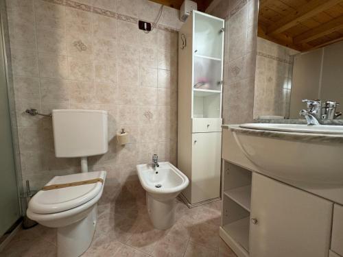 Ένα μπάνιο στο Casa Vacanza Tonale
