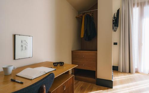 Uma cama ou camas num quarto em c-hotels Joy